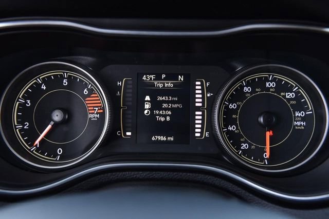 Used 2020 Jeep Cherokee Latitude image 11