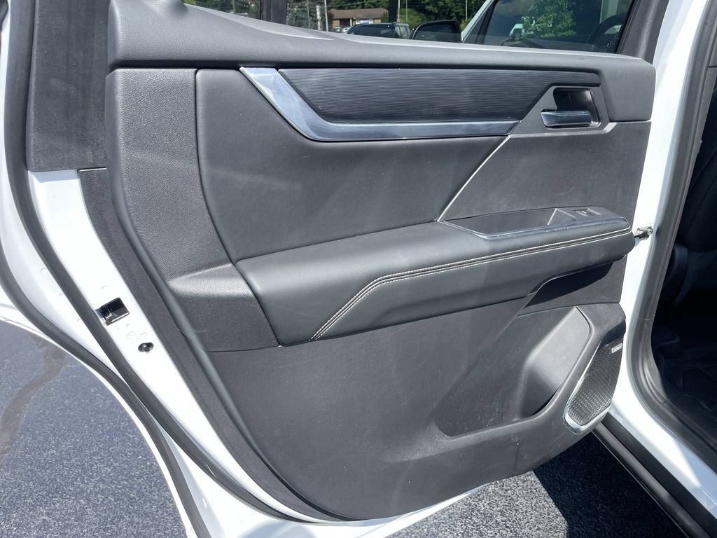 Used 2025 GMC Acadia Elevation w/ Elevation Premium Package FWD image 21