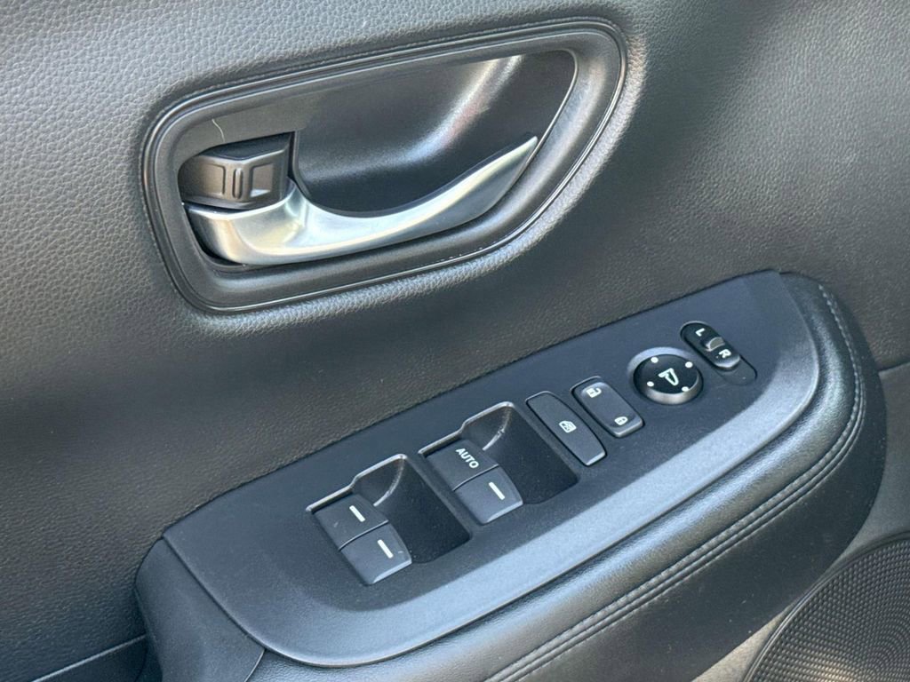 Used 2025 Honda HR-V LX image 20