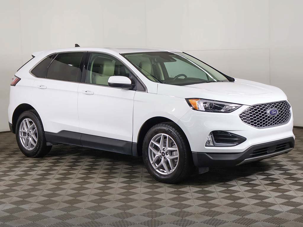 Used 2023 Ford Edge SEL w/ Convenience Package AWD/4WD image 2