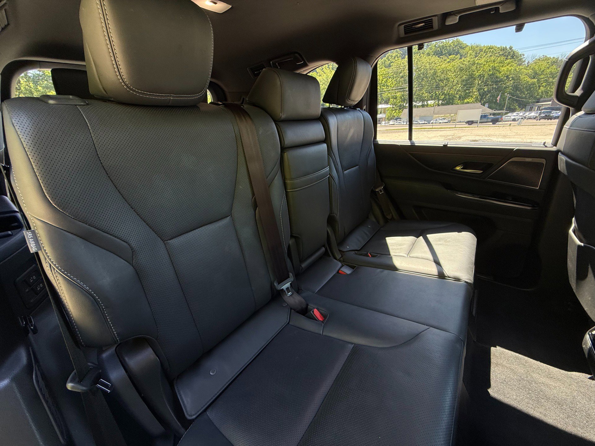 Used 2023 Lexus LX 600 4WD w/ Luxury Package image 22