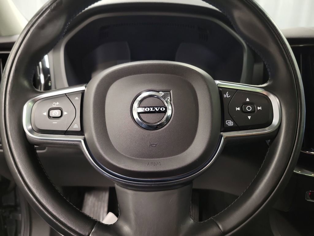 Used 2019 Volvo XC60 T5 Momentum w/ Premium Package image 18