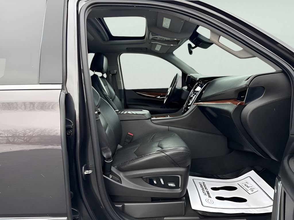 Used 2015 Cadillac Escalade Luxury image 11