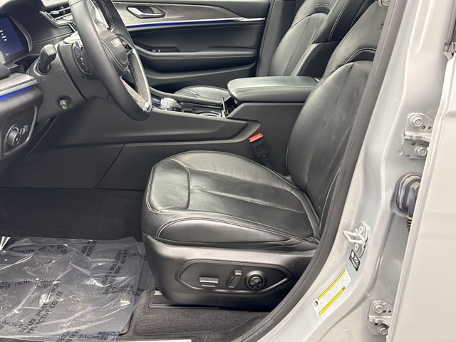 Used 2022 Jeep Grand Cherokee L Overland AWD/4WD image 11