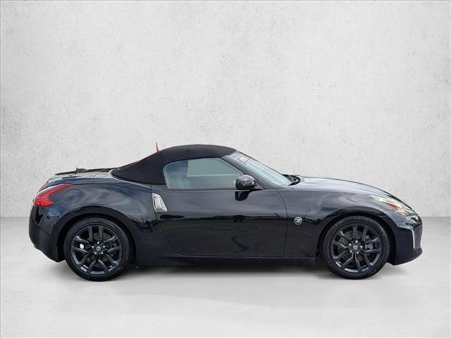 Used 2018 Nissan 370Z Touring RWD image 4