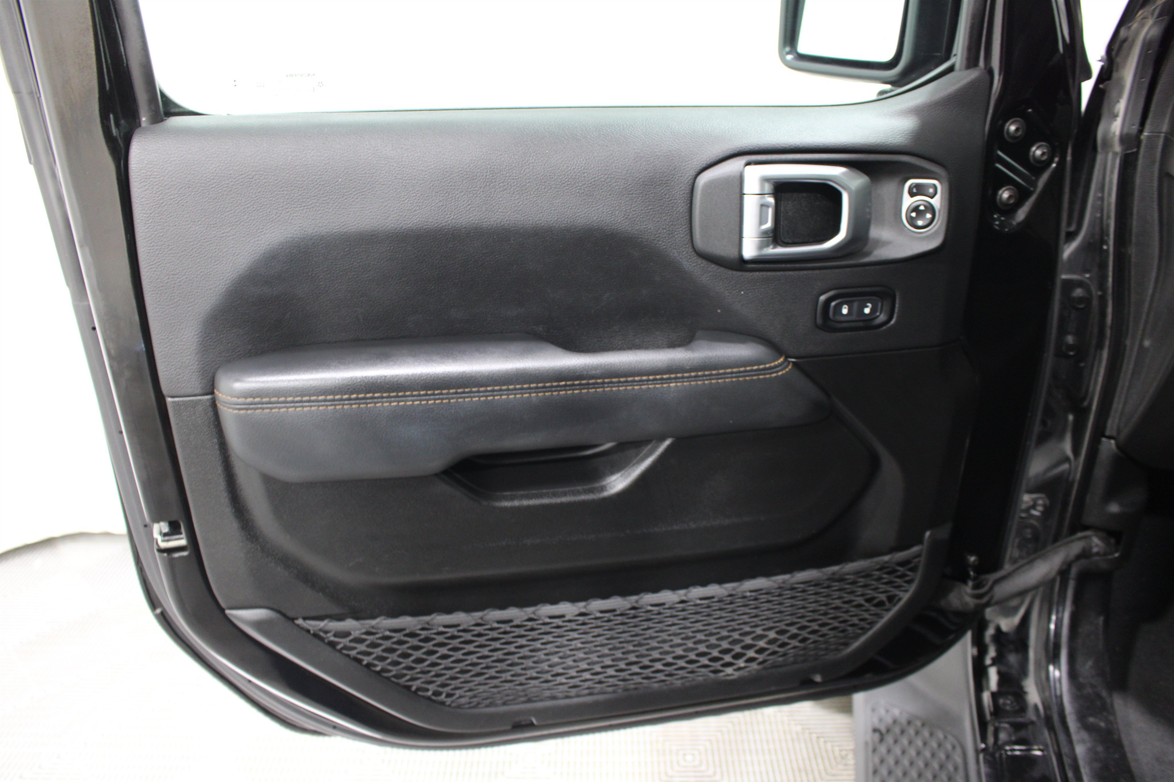 Used 2023 Jeep Gladiator Overland AWD/4WD image 6