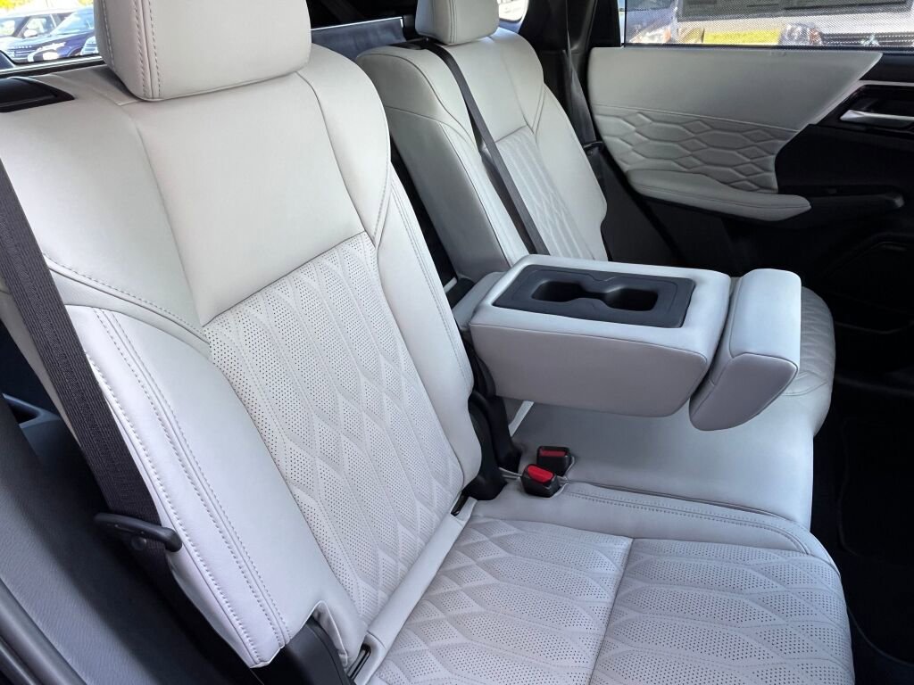 New 2025 Mitsubishi Outlander AWD image 31