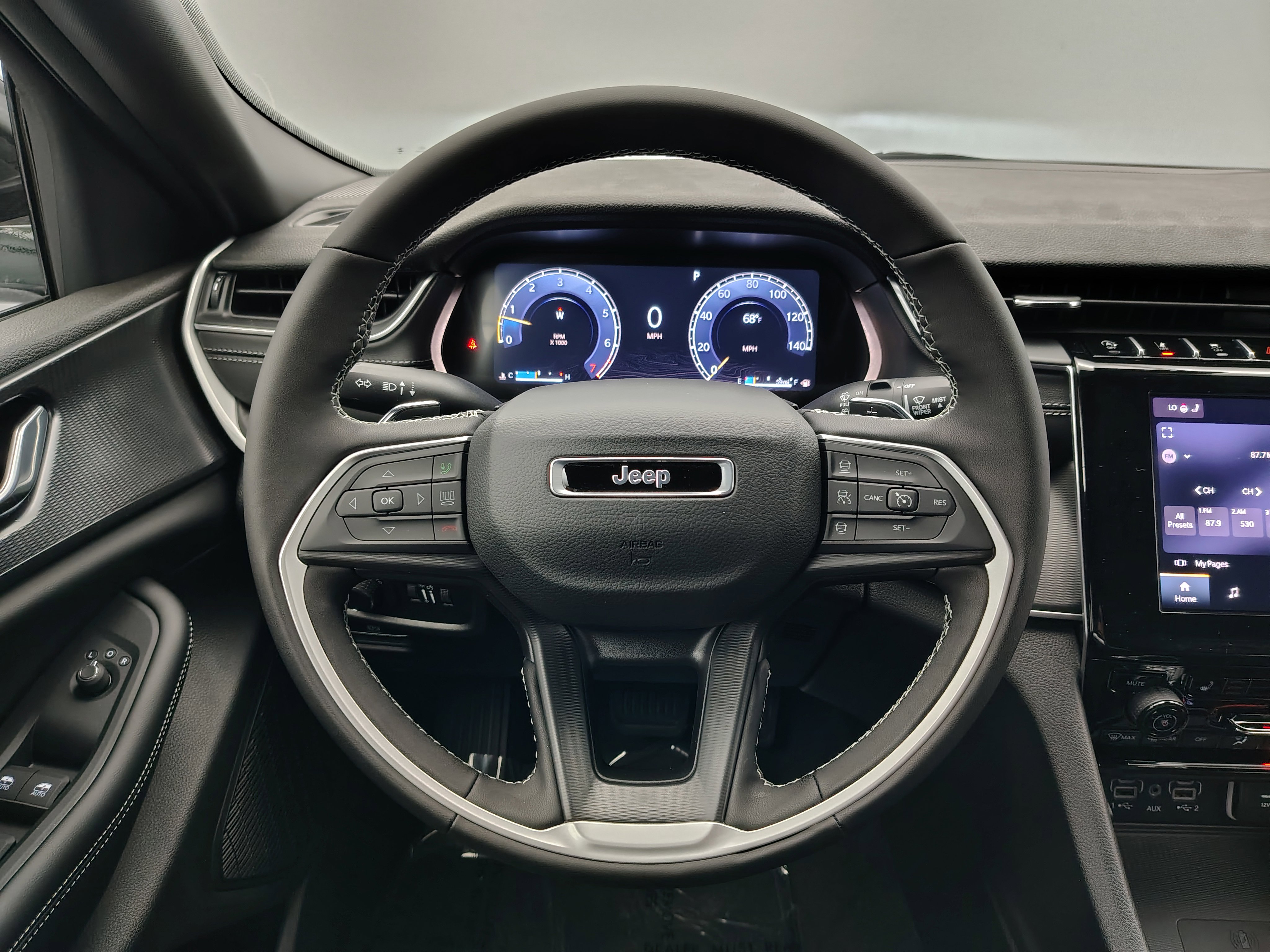 New 2025 Jeep Grand Cherokee Altitude image 33