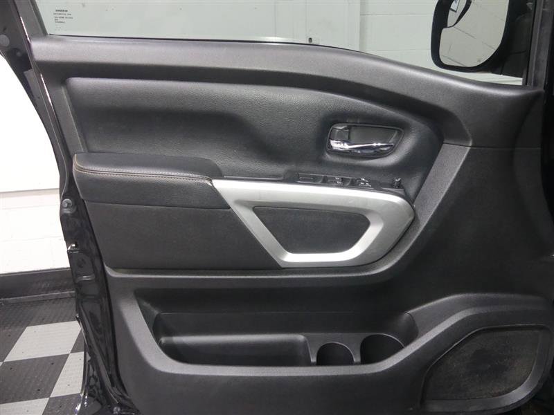 Used 2019 Nissan Titan PRO-4X image 16