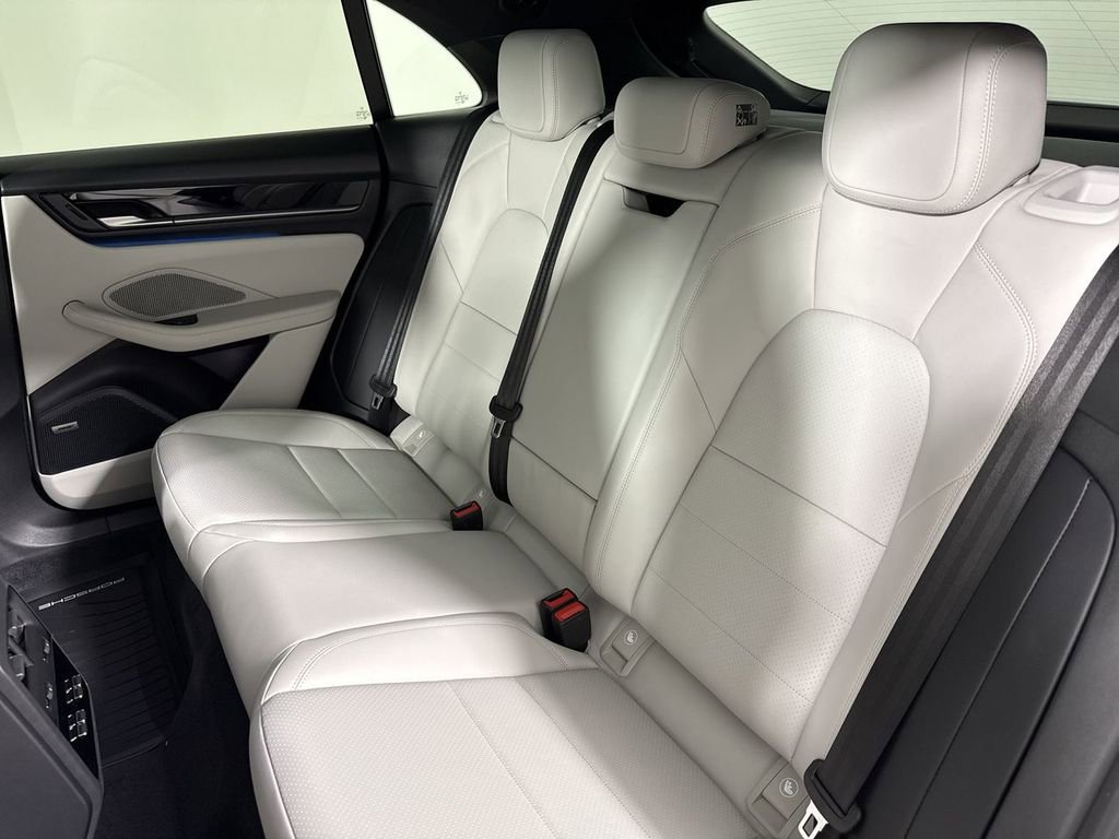 New 2026 Porsche Macan 4 Electric AWD/4WD image 23