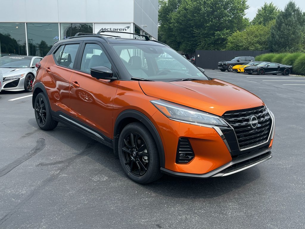 Used 2023 Nissan Kicks SR w/ SR Premium Package FWD image 2