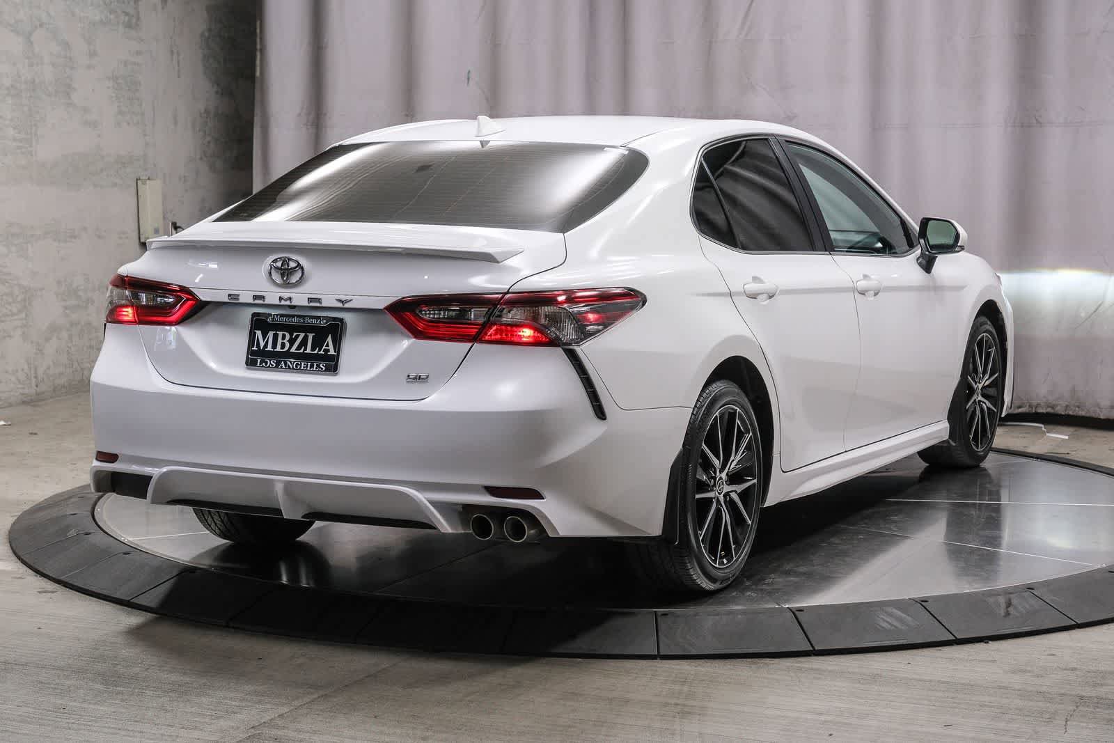 Used 2023 Toyota Camry SE FWD image 4