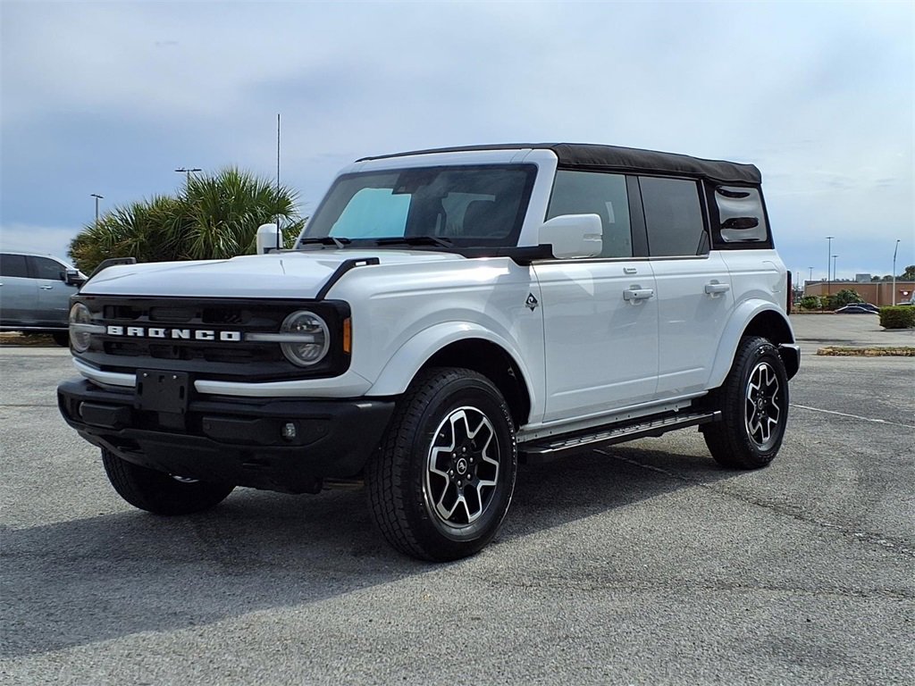 Used 2023 Ford Bronco Outer Banks image 3
