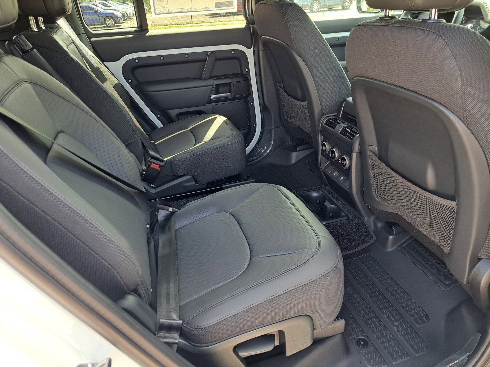 Used 2025 Land Rover Defender 130 V8 image 4