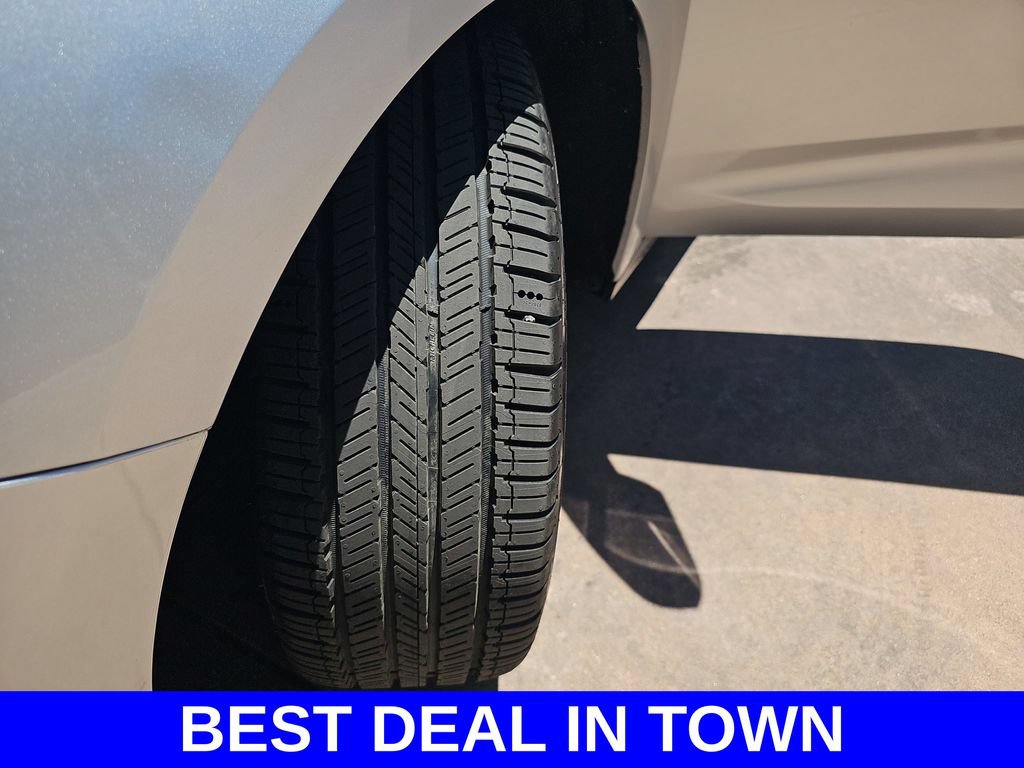 Used 2018 Chevrolet Volt Premier w/ Driver Confidence Package FWD image 34