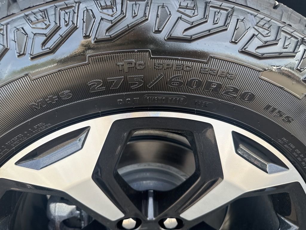 New 2026 GMC Yukon AT4 image 38