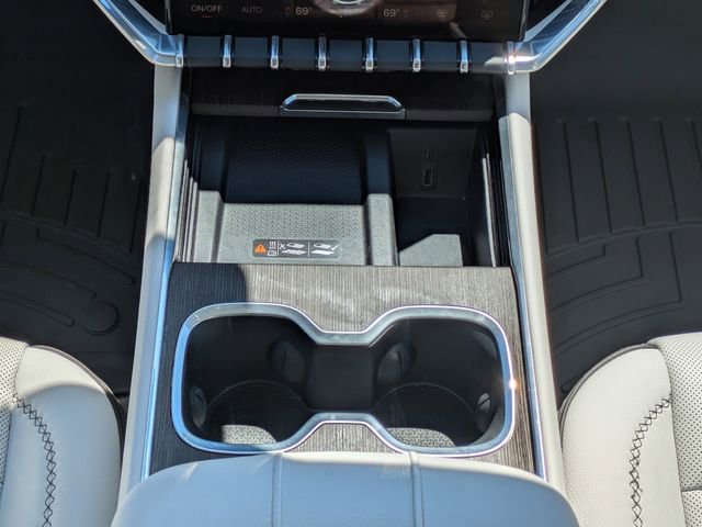 Used 2025 GMC Acadia Denali image 22