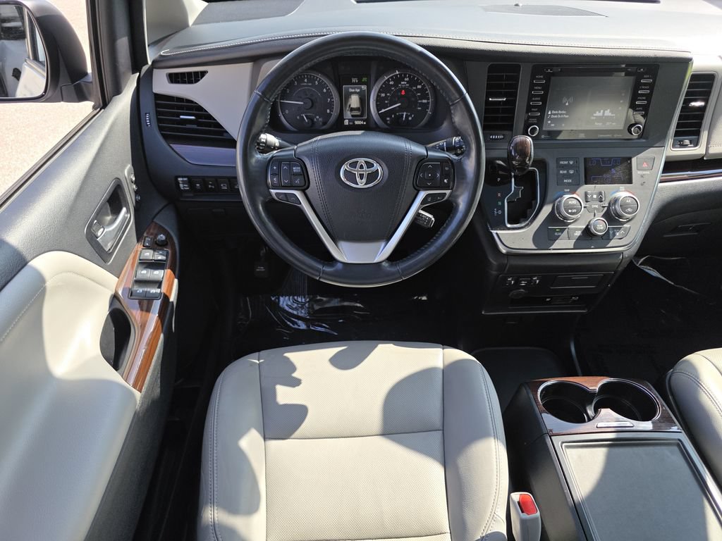 Used 2019 Toyota Sienna Limited AWD/4WD image 2