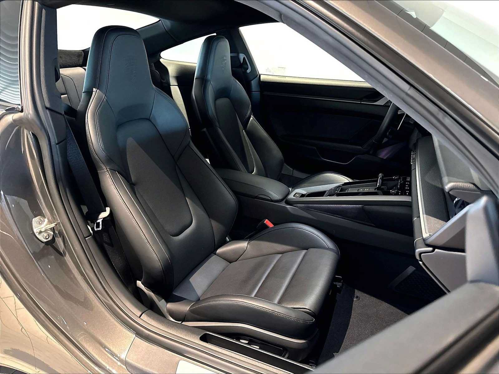 Used 2024 Porsche 911 Carrera RWD image 23