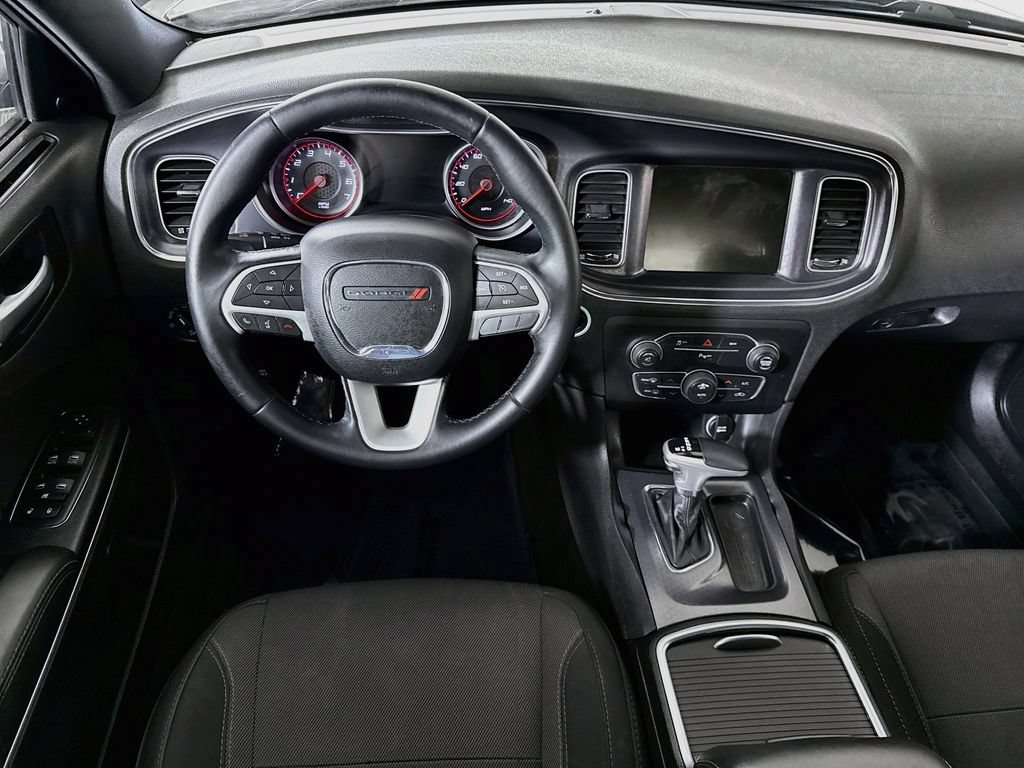 Used 2015 Dodge Charger SXT RWD image 3