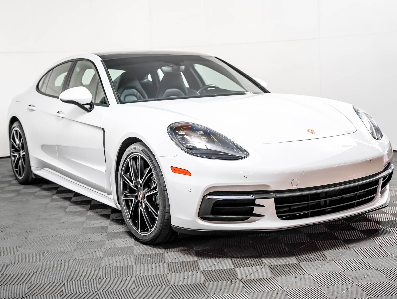 Certified 2018 Porsche Panamera RWD image 8