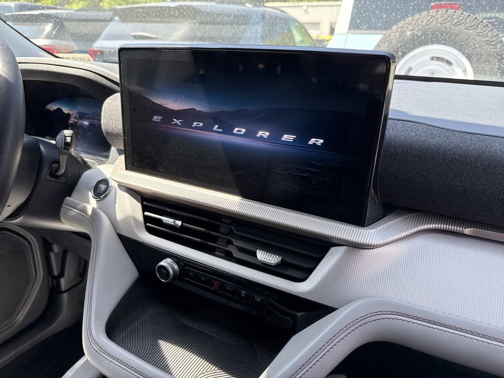 Used 2025 Ford Explorer Active w/ Active Comfort Package AWD/4WD image 10
