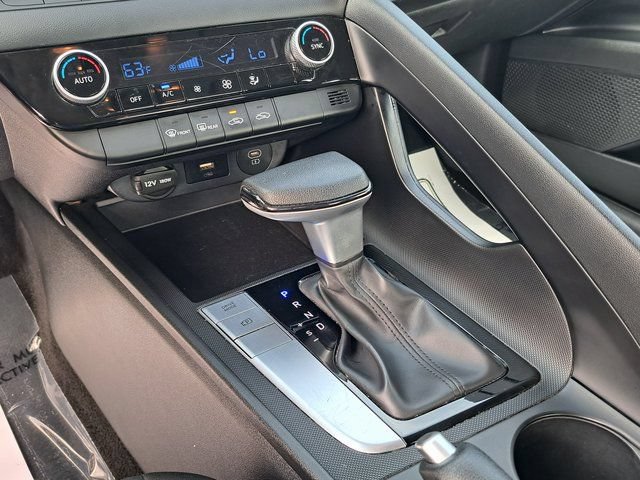 Used 2024 Hyundai Elantra SEL FWD image 17
