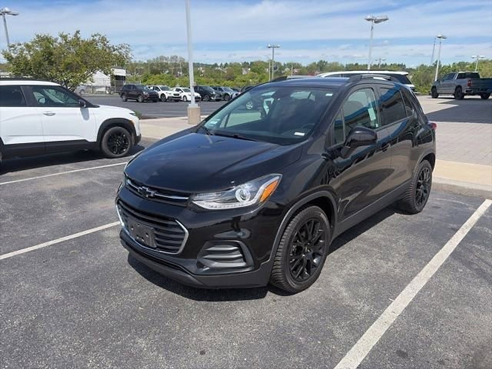 Certified 2021 Chevrolet Trax LT w/ Premium Seat Package FWD image 3
