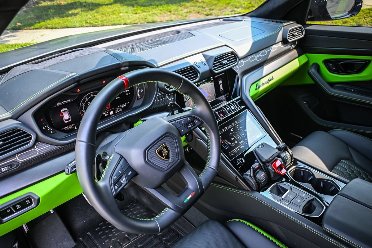 Used 2024 Lamborghini Urus S AWD/4WD image 12