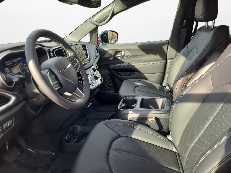 New 2026 Chrysler Pacifica Select image 9