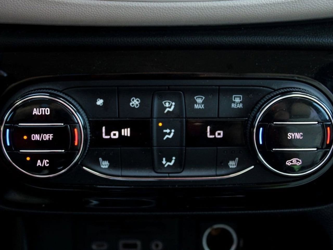 Used 2021 Buick Encore GX Select w/ Advanced Technology Package FWD image 30