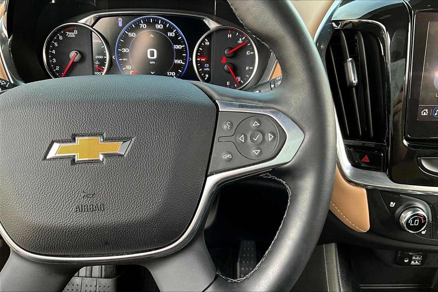 Used 2023 Chevrolet Traverse Premier image 20