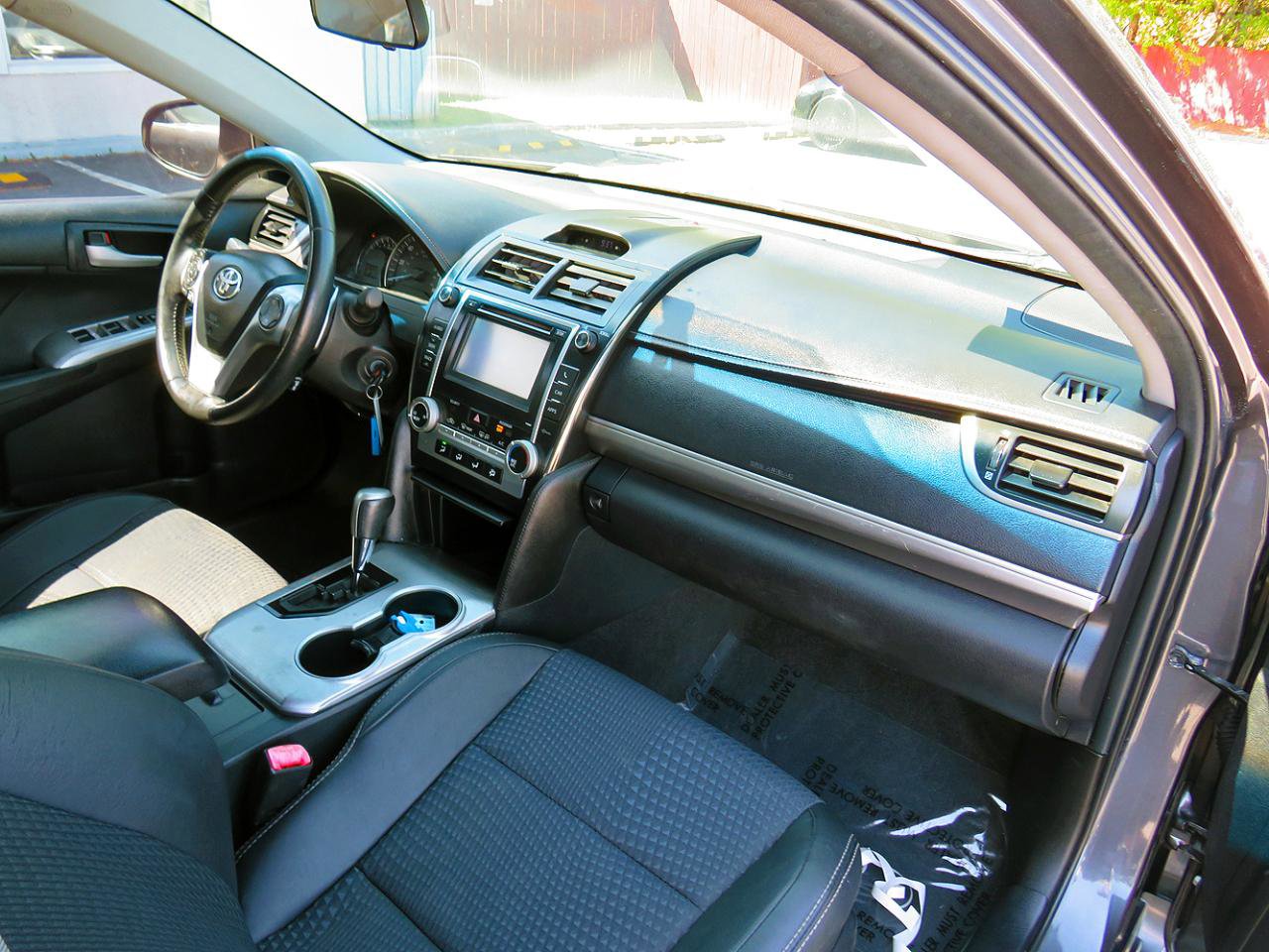 Used 2012 Toyota Camry SE FWD image 20