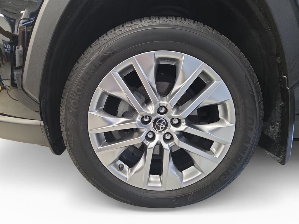 Used 2019 Toyota RAV4 Limited w/ Advanced Technology Package AWD/4WD image 31
