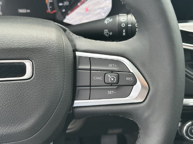 Used 2026 Jeep Compass Latitude AWD/4WD image 13
