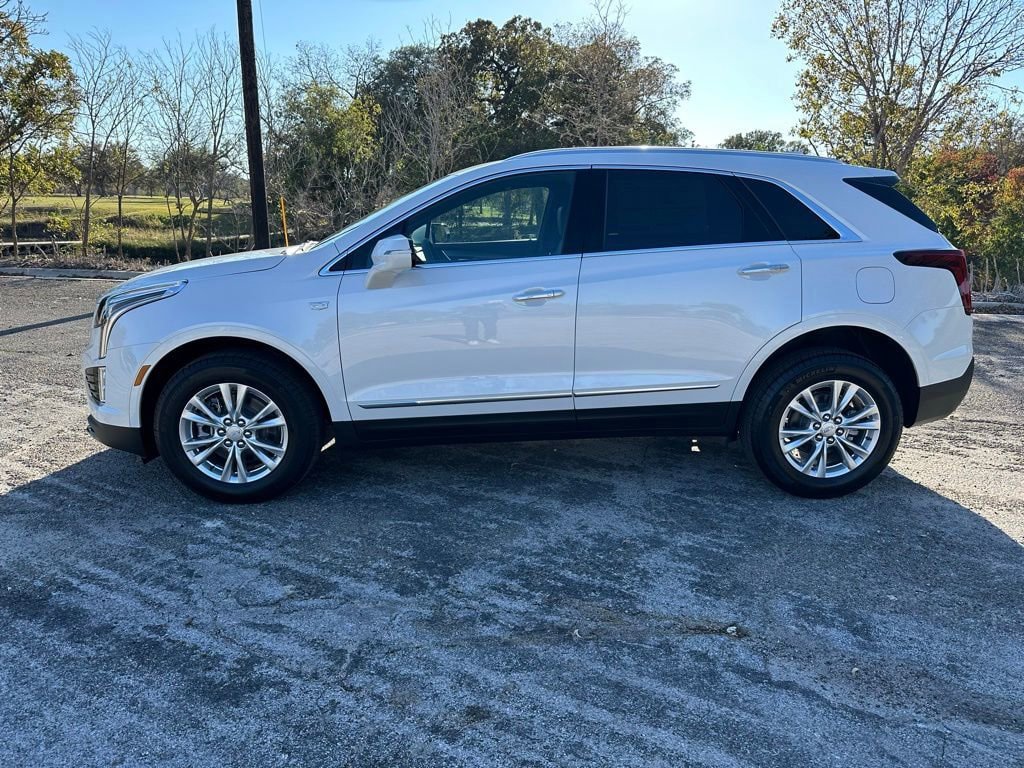 New 2026 Cadillac XT5 Luxury FWD image 2