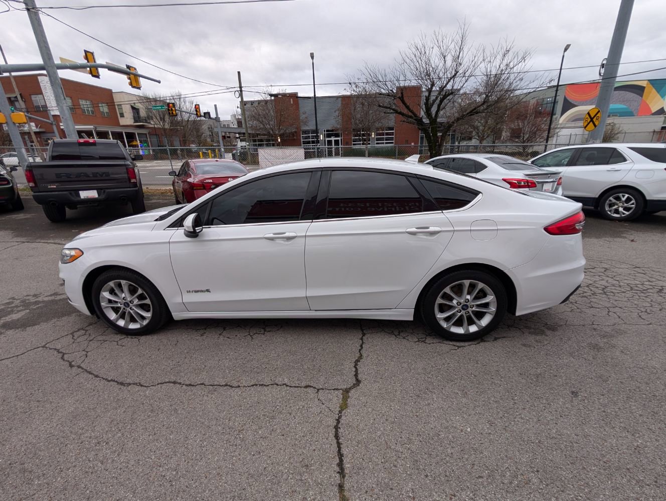 Used 2019 Ford Fusion SE image 9