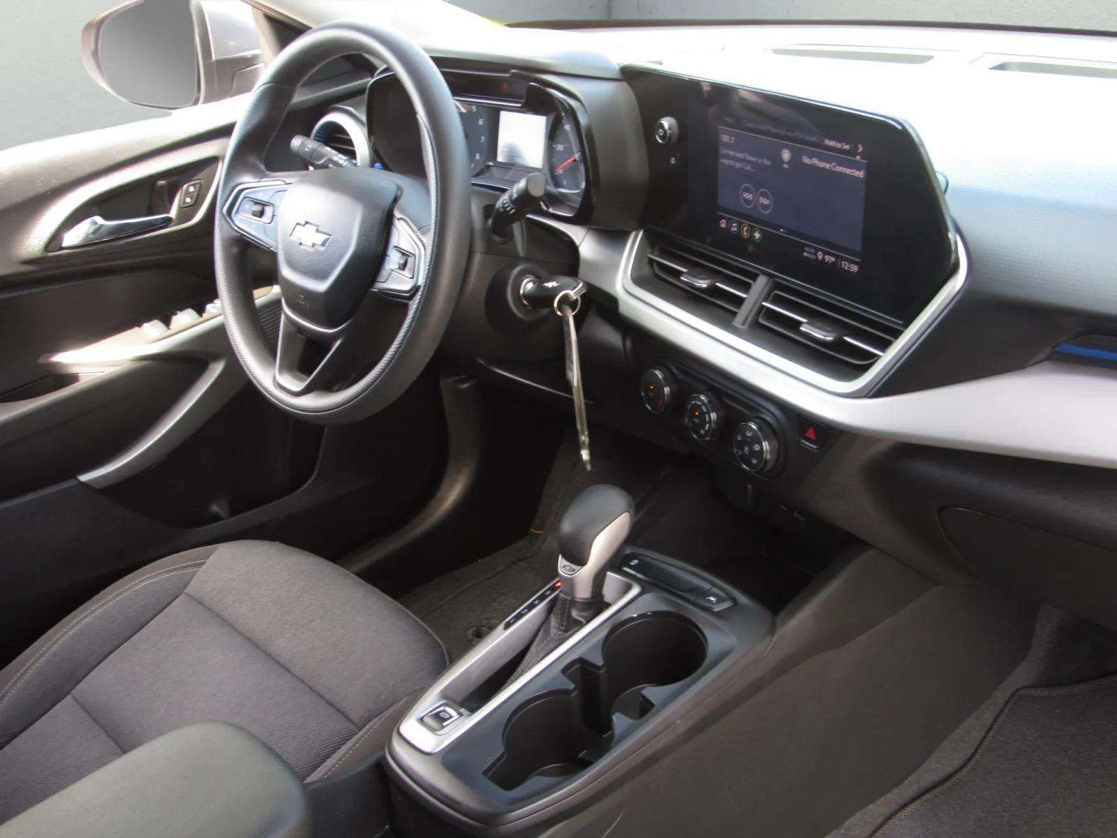 Used 2024 Chevrolet Trax LS w/ LS Convenience Package FWD image 9