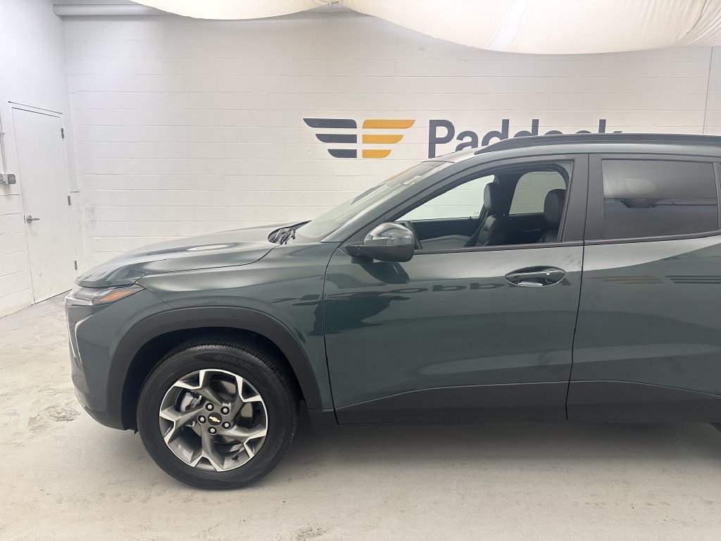 Used 2025 Chevrolet Trax LT w/ Driver Confidence Package FWD image 4