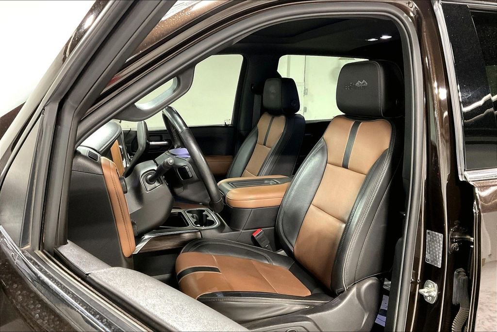 Used 2019 Chevrolet Silverado 1500 High Country w/ Technology Package AWD/4WD image 32