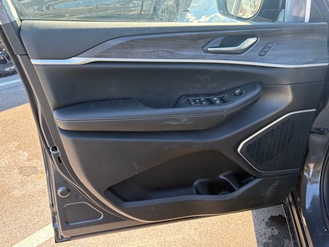 New 2026 Jeep Grand Cherokee Limited w/ Limited Altitude Package AWD/4WD image 12