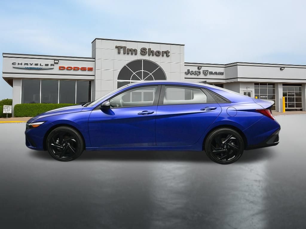 Used 2026 Hyundai Elantra SEL w/ Cargo Package FWD image 2