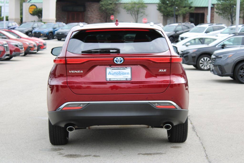 Used 2024 Toyota Venza XLE AWD/4WD image 6