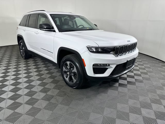 Used 2023 Jeep Grand Cherokee 4WD 4xe image 2