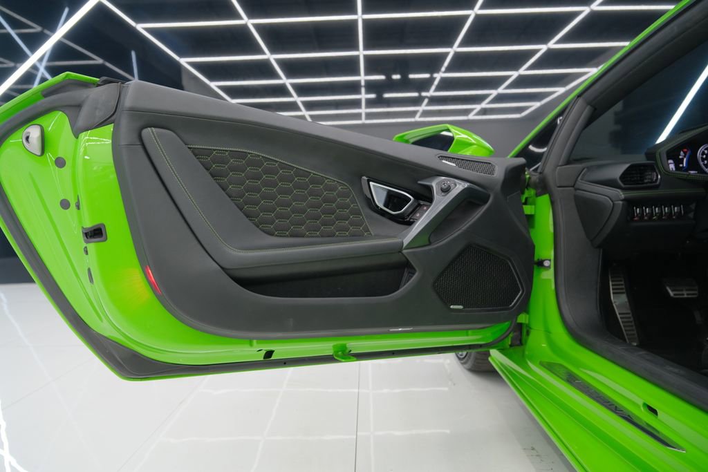 Used 2021 Lamborghini Huracan EVO RWD image 38