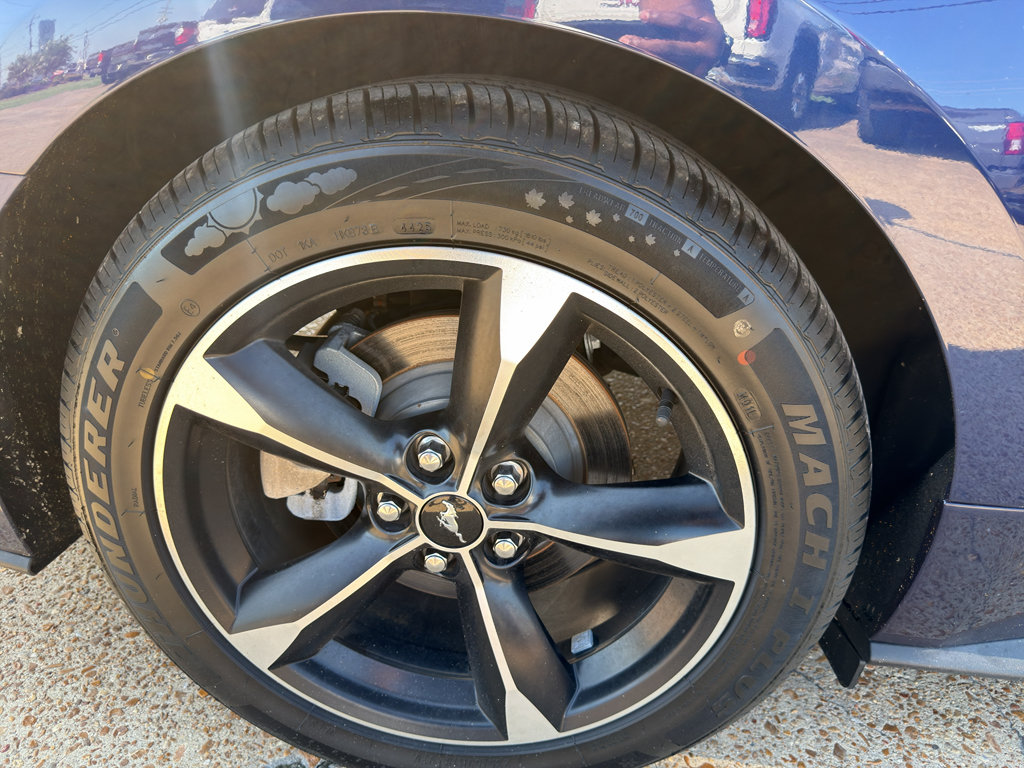 Used 2018 Ford Mustang Coupe RWD image 11