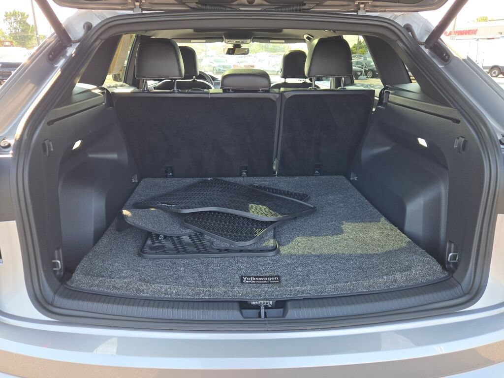 Used 2024 Volkswagen Atlas Cross Sport SE w/ Panoramic Sunroof Package AWD/4WD image 26