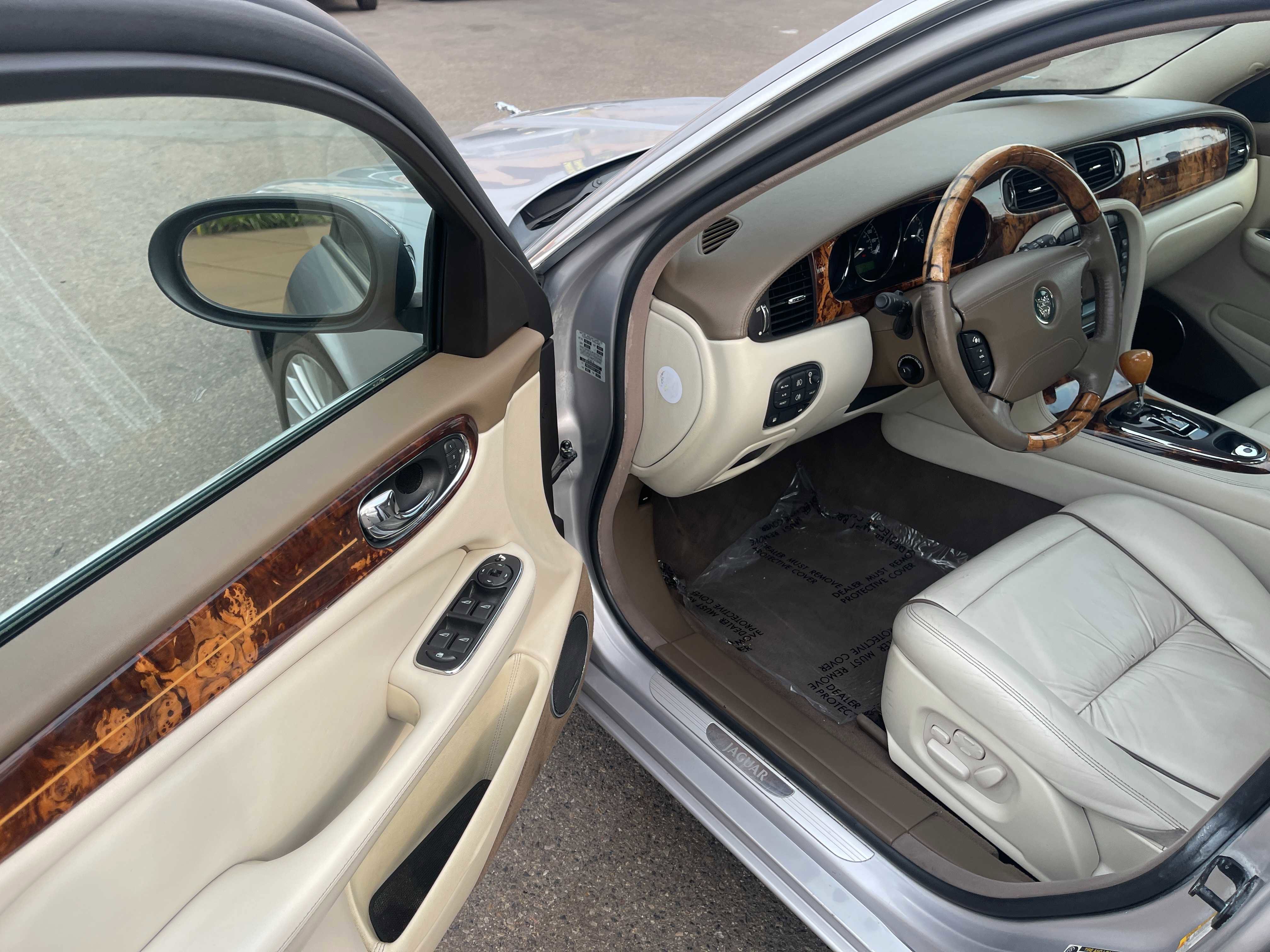 Used 2006 Jaguar XJ8 L XJ VANDEN PLAS SEDAN 4D image 17