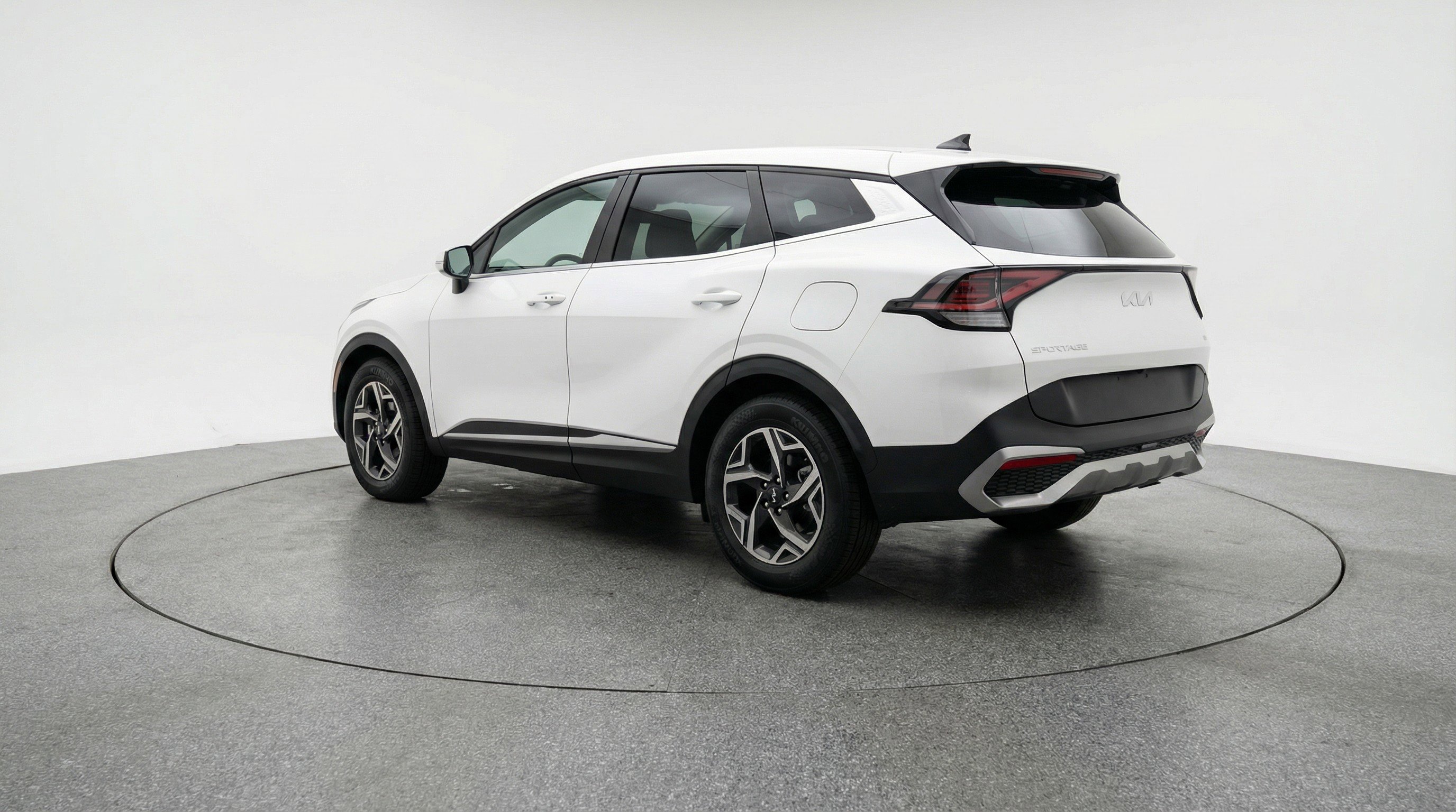 Used 2025 Kia Sportage LX image 6