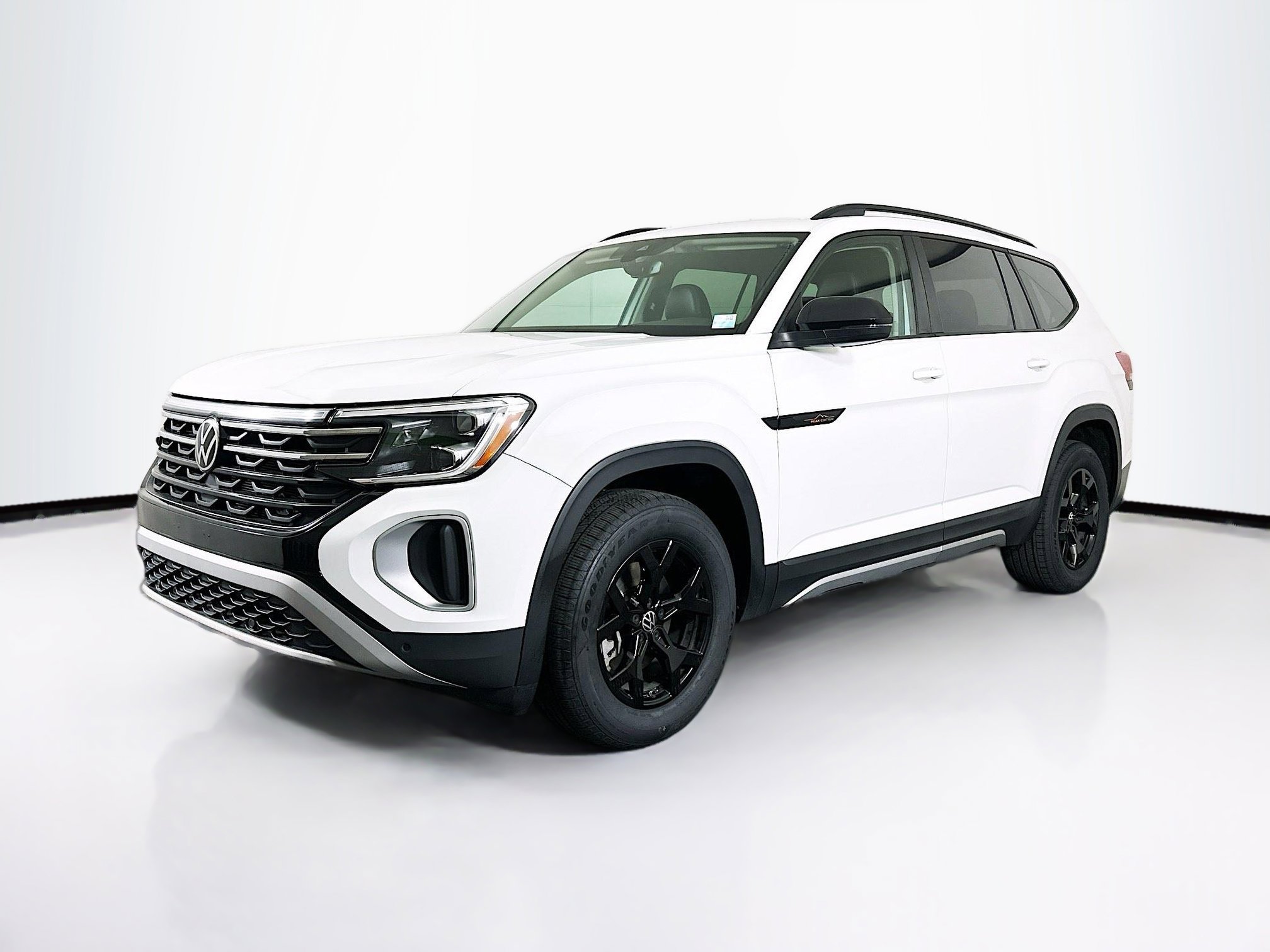 Used 2024 Volkswagen Atlas Peak Edition SE image 3